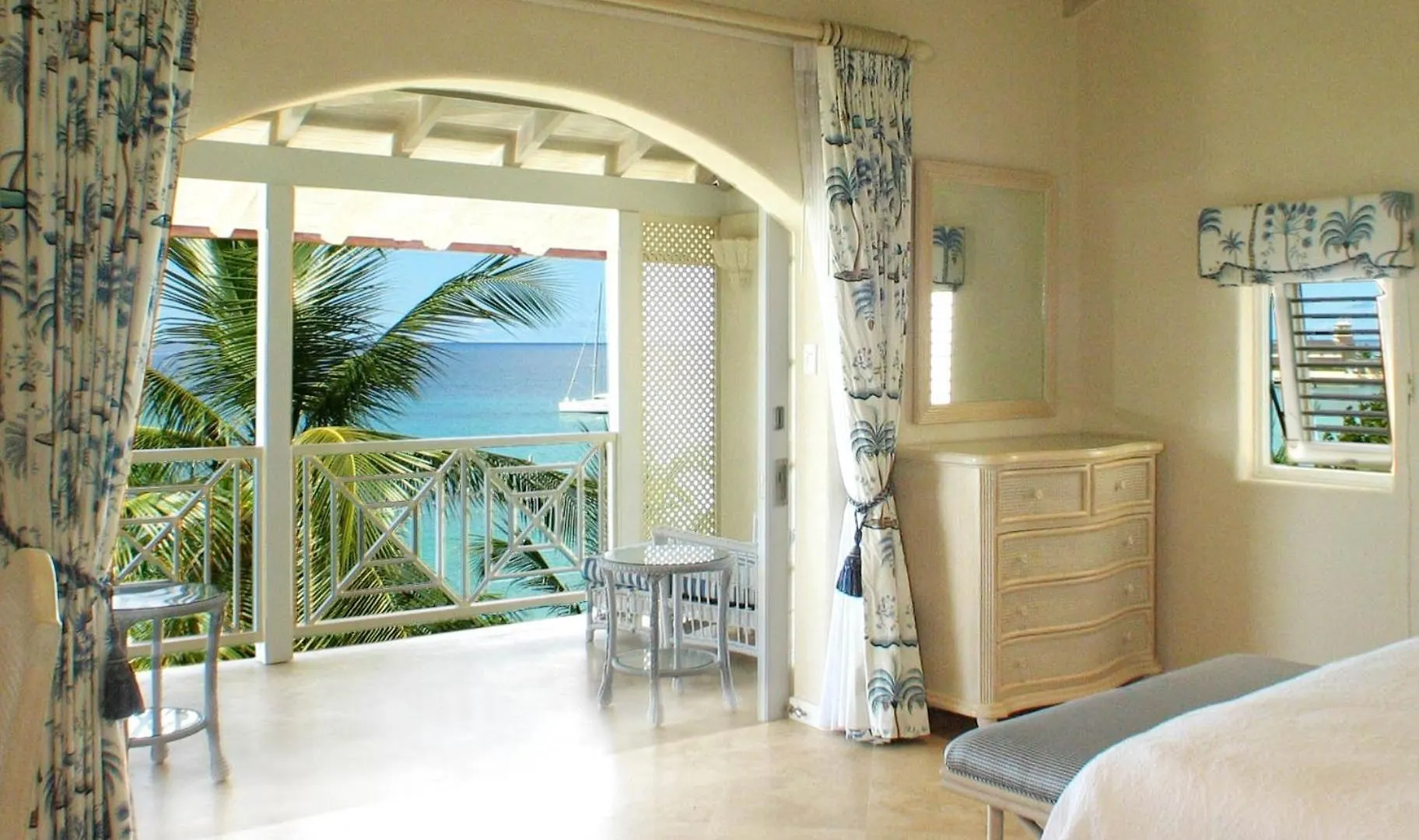 Port St. Charles Otel Saint Peter