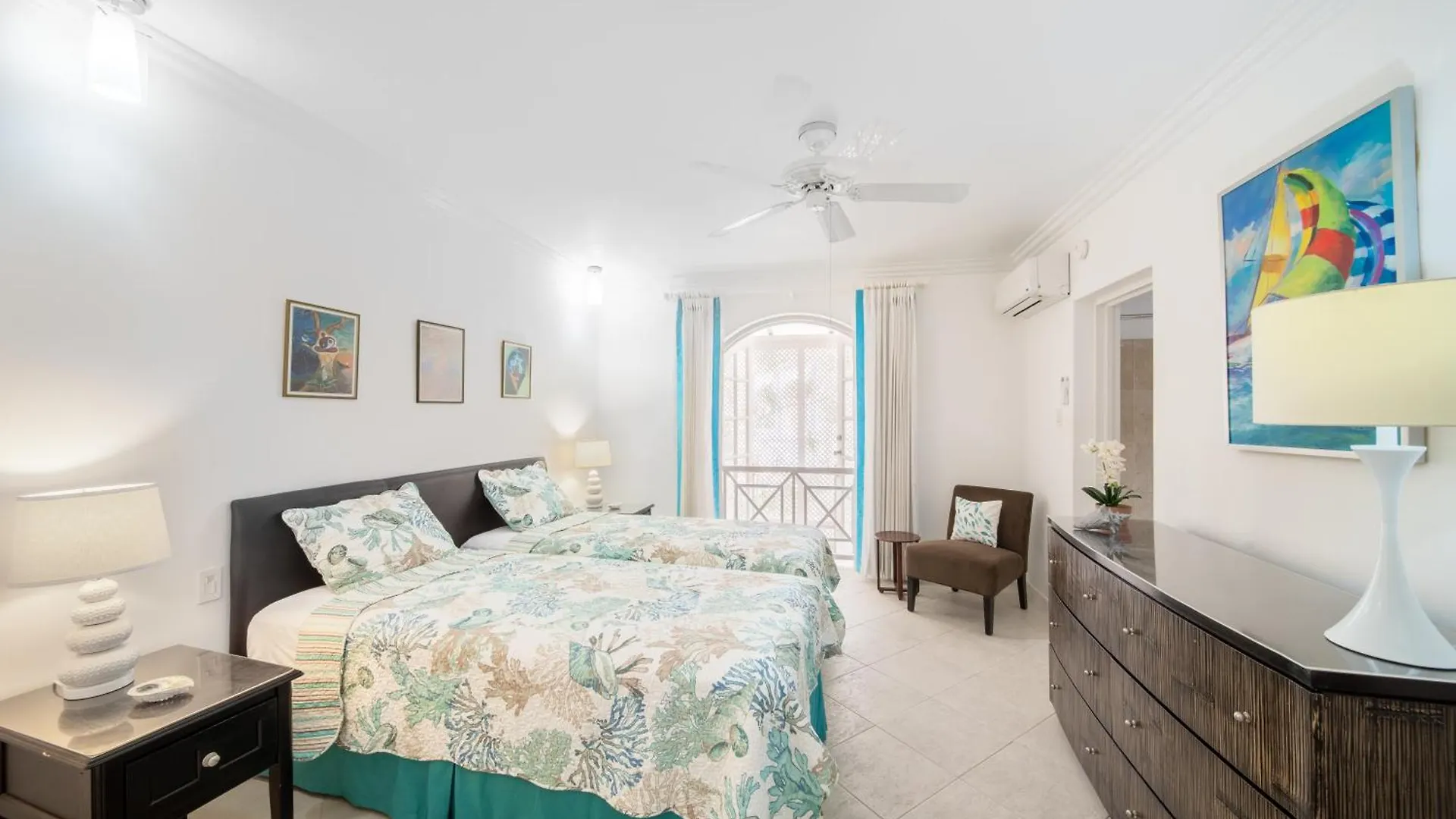Port St. Charles Otel Saint Peter