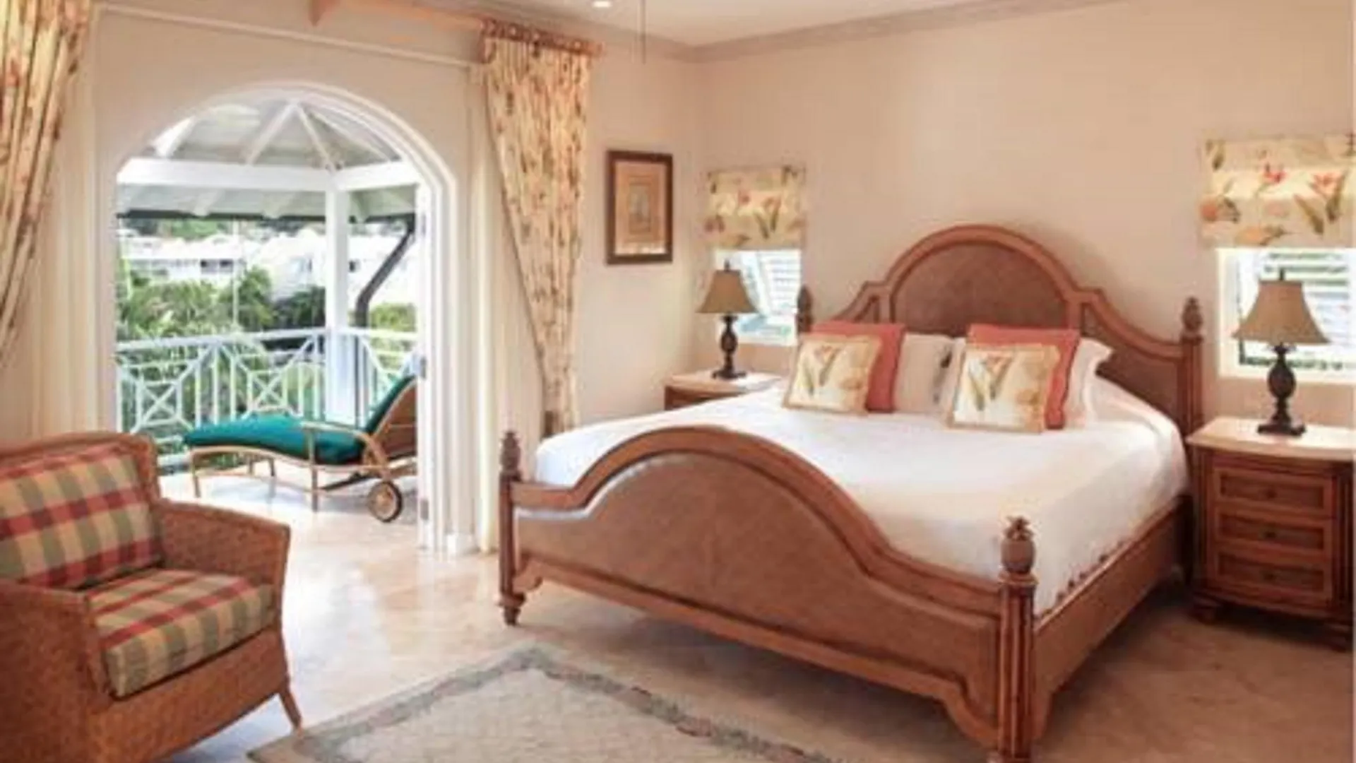 Port St. Charles Hotel Saint Peter Resort