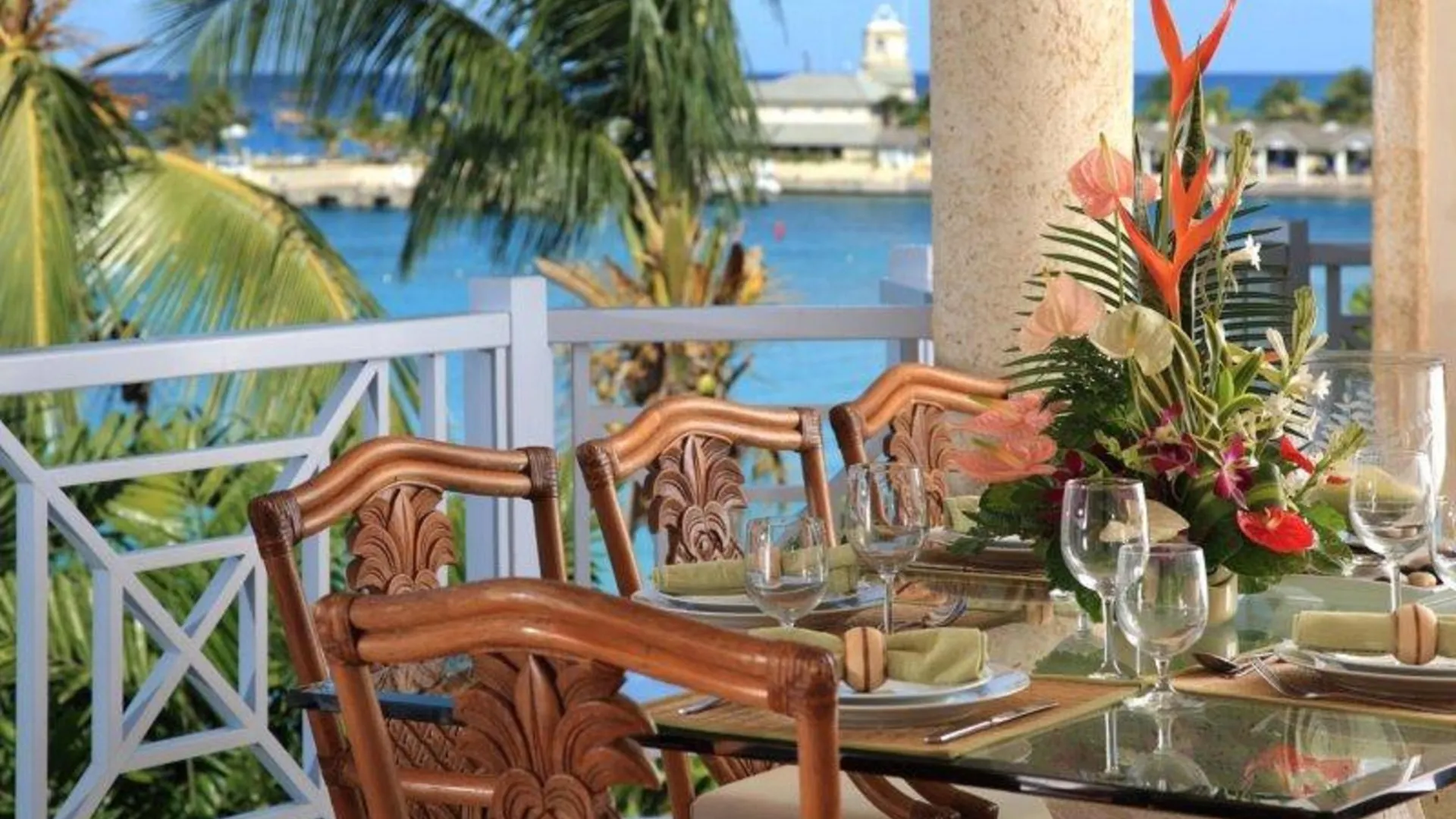 Port St. Charles Hotel Saint Peter