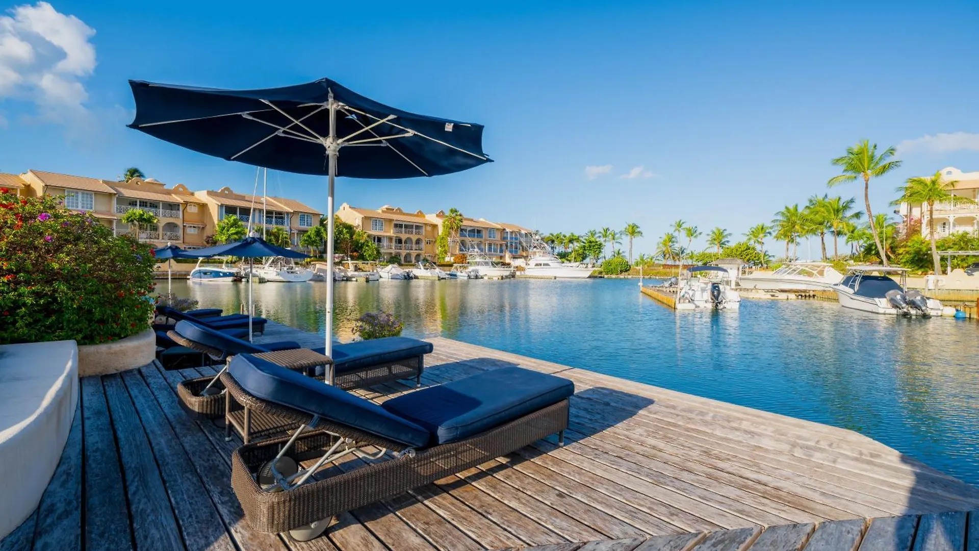 Port St. Charles Hotel Saint Peter